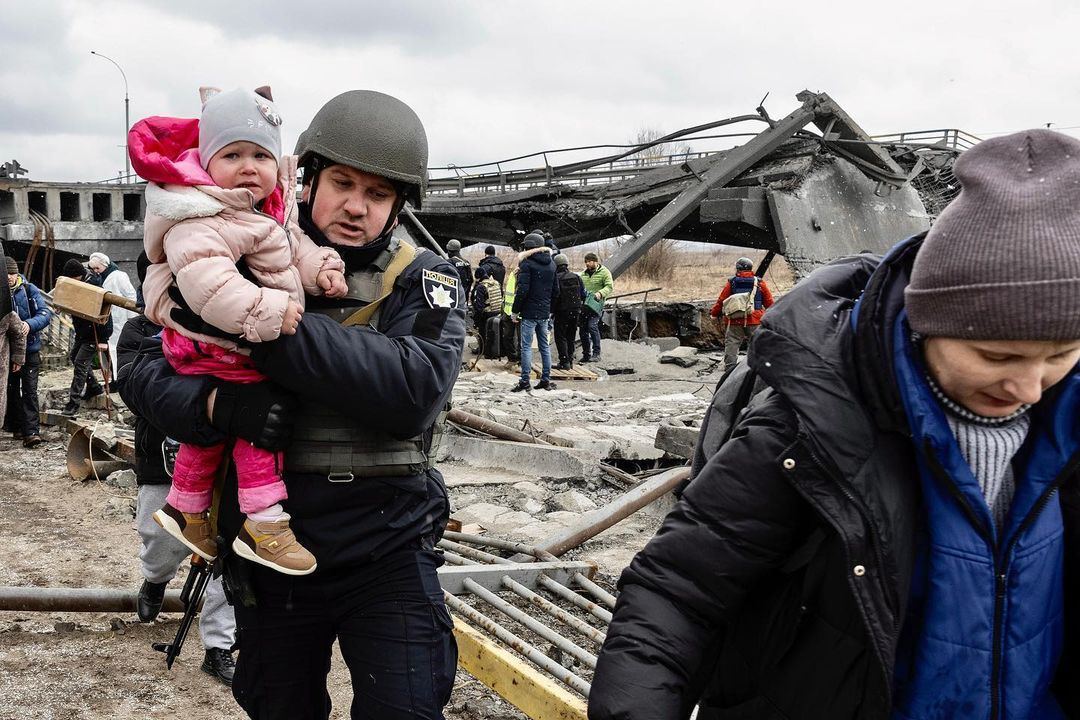 ukrinvasionvids's tweet photo. Scenes from the bombing site near #Lviv airport 3/3 #StandWithUkriane https://t.co/1BNHq6E8d3 https://t.co/kl2Wx5kIcN