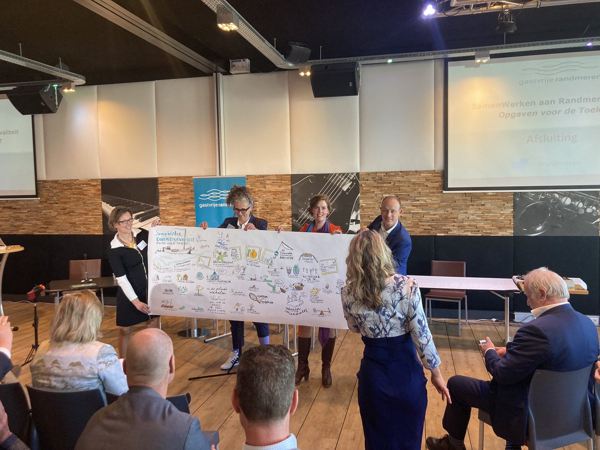 EindeloosMeer's tweet photo. Prachtige opbrengt jaarcongres #randmeren in beeld gebracht door @atelierspek en in ontvangst genomen door @Hilde_PM en @gvrandmeren https://t.co/bF14wS3Jtm