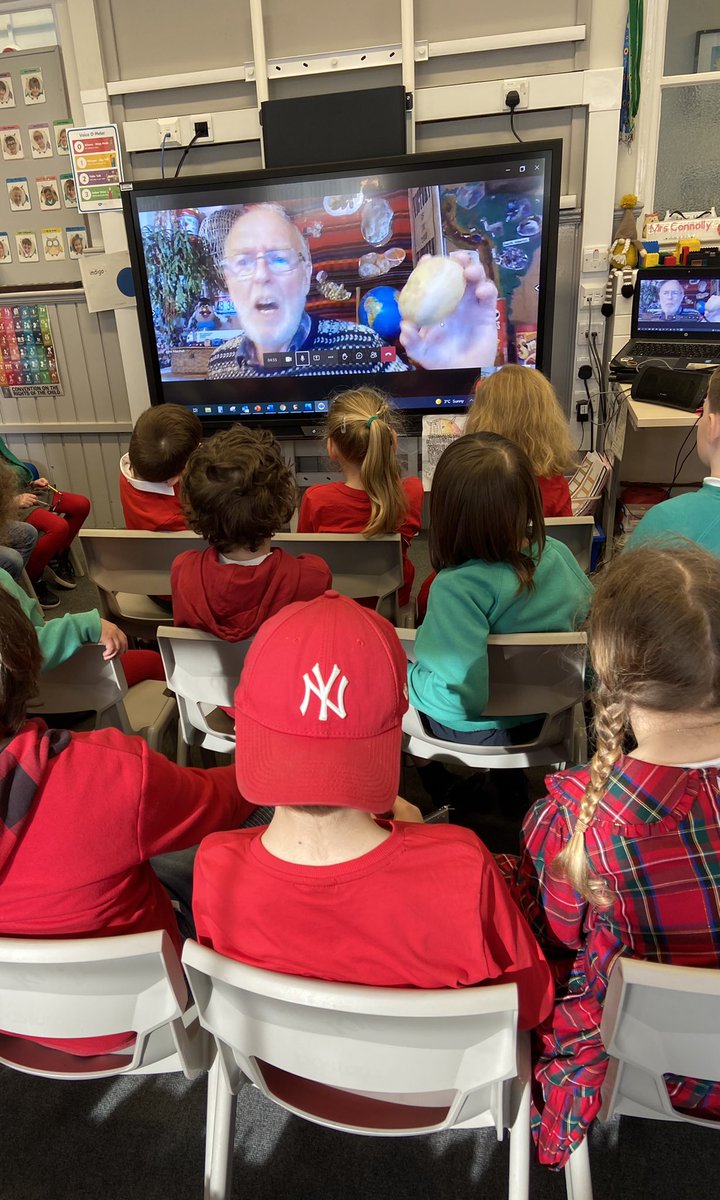 Mrs_ConnollyAPS's tweet image. Fascinating virtual visit from former Aberuthven Primary pupil  Professor Potato 🥔 @rhetperth @AberuthvenPS #projectpotato