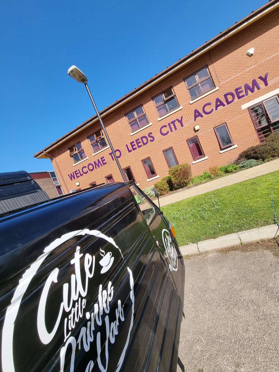 Today at <a href="/LeedsCityWay/">Leeds City Academy</a> on this fantastic spring day. Fresh coffee and the sunshine is the perfect combination 🌄 A treat for the staff and us, alike! Happy Friday 🎉

#teacherlife #staffwelbeing #mobilecoffee #leeds