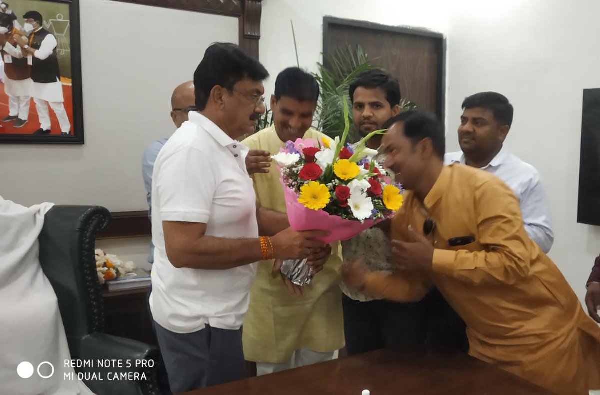nitinchaturved3's tweet photo. @GRSAssociation   @RSSorg @DrMohanBhagwat @PMOIndia @narendramodi @JM_Scindia  @drnarottammisra @Iamsisodia1 @rashtrapatibhvn श्री @ChouhanShivraj जी
ट्वीटर निवेदन क्रमांक:-1225
महोदय ग्रामीण रोजगार सहायक का वेतन बड़ाने तथा उन्हें नियमित करने का कष्ट करें  https://t.co/qSqOndAmw7