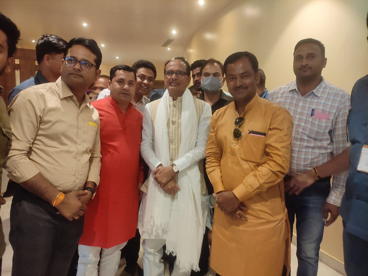 nitinchaturved3's tweet photo. @GRSAssociation   @RSSorg @DrMohanBhagwat @PMOIndia @narendramodi @JM_Scindia  @drnarottammisra @Iamsisodia1 @rashtrapatibhvn श्री @ChouhanShivraj जी
ट्वीटर निवेदन क्रमांक:-1225
महोदय ग्रामीण रोजगार सहायक का वेतन बड़ाने तथा उन्हें नियमित करने का कष्ट करें  https://t.co/qSqOndAmw7