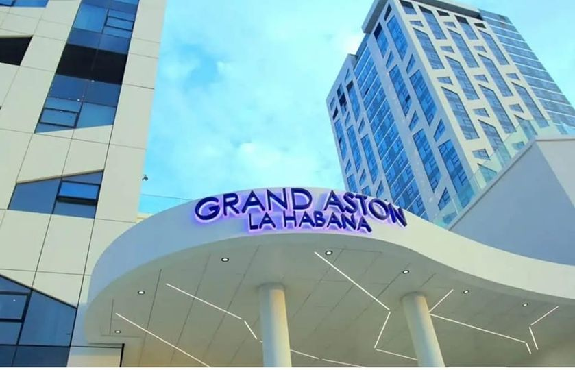 oficult's tweet photo. Despite efforts to suffocate our country, a new hotel opened in Havana with awesome views of the Malecón and our city. The Grand Aston hotel is the newest addition to Havana's tourism.
#Cuba🇨🇺 #SafeDestination https://t.co/IInSp1HO4x