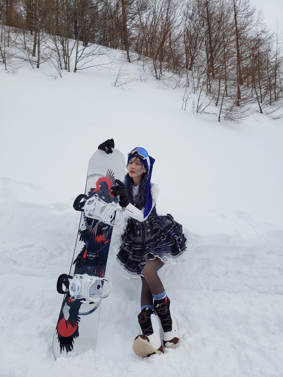 Patchou_egg's tweet photo. OzzAngeloの服着てスキー場行きました

今年最後の雪
です👾

#ozz #ozzon 
#スノーボード https://t.co/WyuwLaAdmW