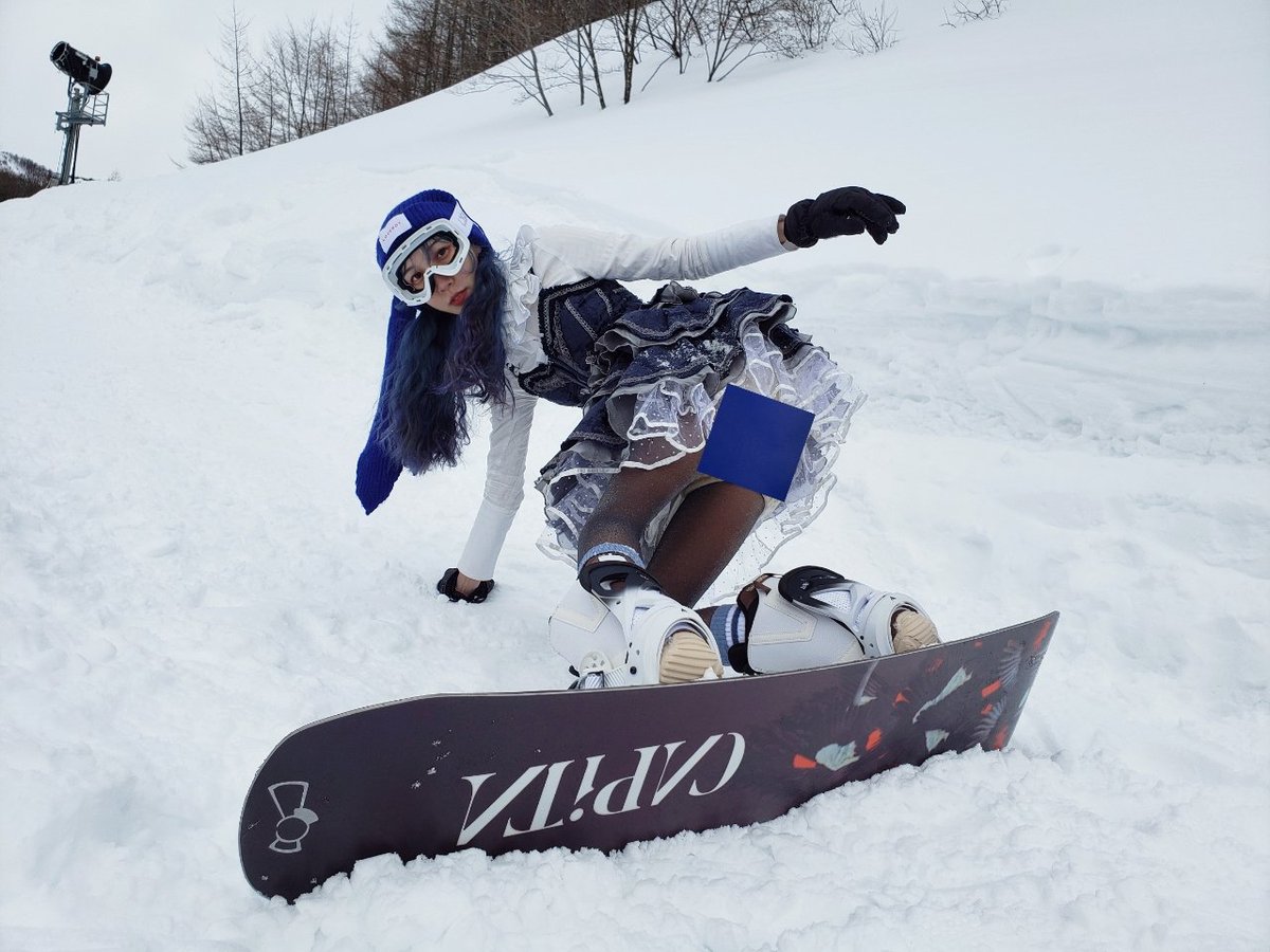 Patchou_egg's tweet photo. OzzAngeloの服着てスキー場行きました

今年最後の雪
です👾

#ozz #ozzon 
#スノーボード https://t.co/WyuwLaAdmW