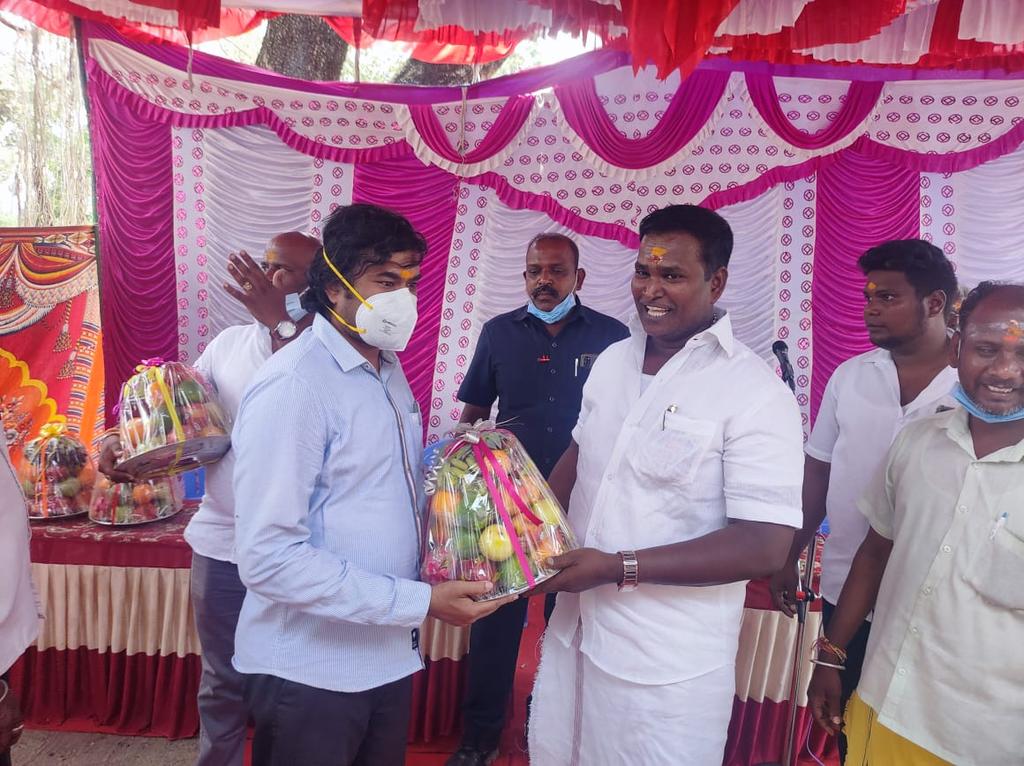 AKSaiJSaravanan's tweet photo. மாண்புமிகு அமைச்சர் @AKSaiJSaravanan அவர்களின் தலைமையில பிள்ளையா -ர்குப்பம் கிராமத்தில் அமைந்துள்ள கூத்தாண்டவர் கோவில் மத்திய அரசு  நிதி மூலம் கோவில் புணரமைக்கும் பணி தொடர சுற்றுலா துறை இயக்குநர், செயலர் மற்றும் SP ஆகியோர் கோவிலுக்கு சொந்தமான இடங்களை பார்வையிட்டனர். @BJP4India https://t.co/sOwoR9ze7P