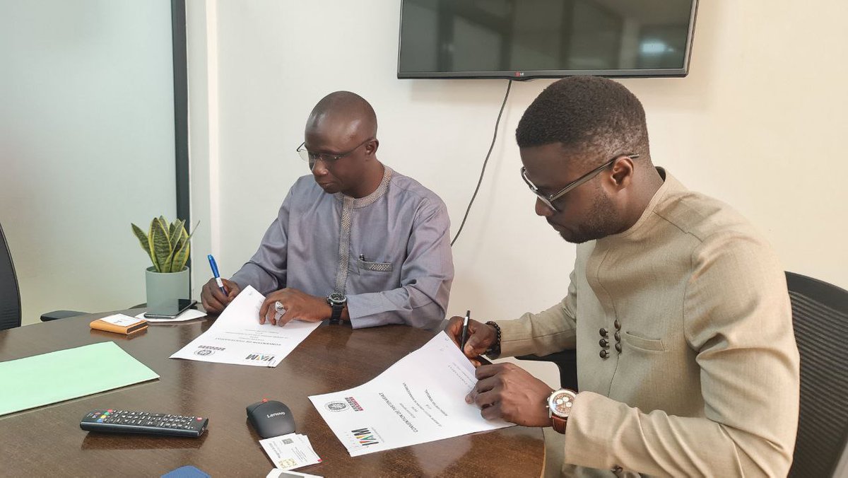 GroupeIAM's tweet photo. Le Directeur Général du Groupe IAM Monsieur Mbagnick GUISSE et le Directeur Général du Bureau Véritas Sénégal Monsieur Malick DIOP ont signé le 15 mars 2022 à Dakar une convention de partenariat Ecole / Entreprise entre ces deux organisations. 
@bureauveritas
 #GroupeIAM #iamlife https://t.co/ar7OelymWy