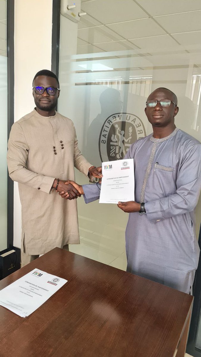 GroupeIAM's tweet photo. Le Directeur Général du Groupe IAM Monsieur Mbagnick GUISSE et le Directeur Général du Bureau Véritas Sénégal Monsieur Malick DIOP ont signé le 15 mars 2022 à Dakar une convention de partenariat Ecole / Entreprise entre ces deux organisations. 
@bureauveritas
 #GroupeIAM #iamlife https://t.co/ar7OelymWy