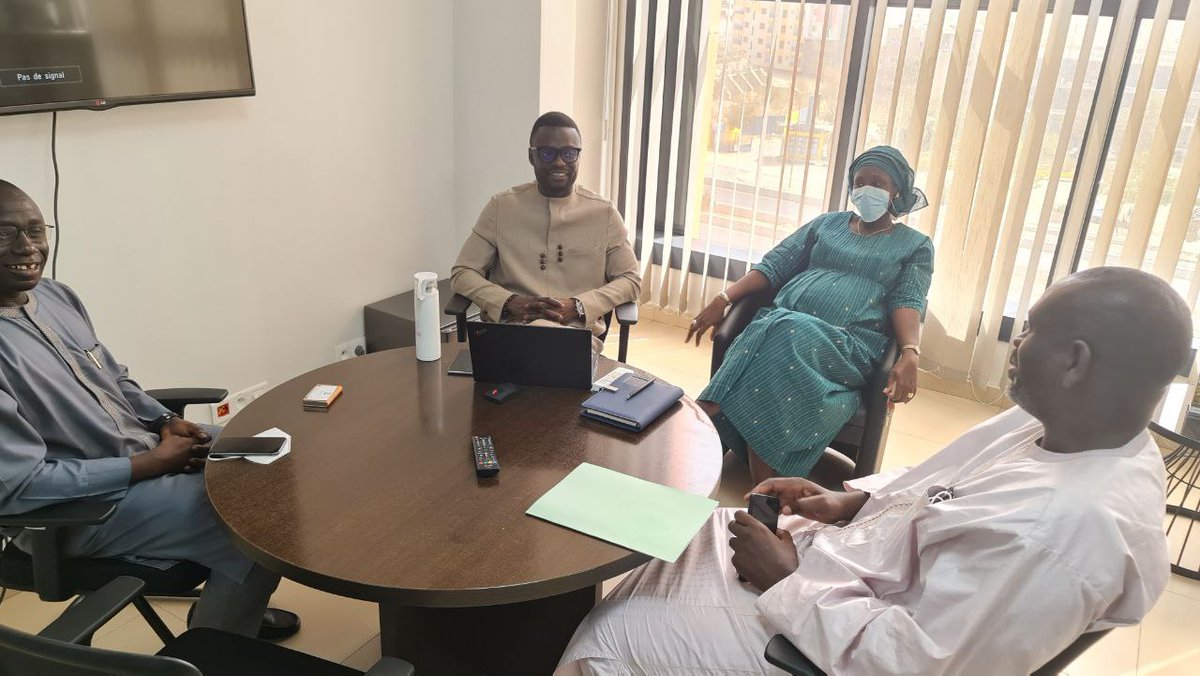 GroupeIAM's tweet photo. Le Directeur Général du Groupe IAM Monsieur Mbagnick GUISSE et le Directeur Général du Bureau Véritas Sénégal Monsieur Malick DIOP ont signé le 15 mars 2022 à Dakar une convention de partenariat Ecole / Entreprise entre ces deux organisations. 
@bureauveritas
 #GroupeIAM #iamlife https://t.co/ar7OelymWy