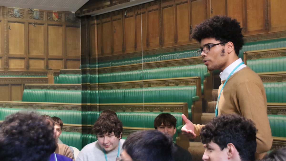 AGSSixthForm's tweet photo. Such an enriching experience visiting @UKParliament yesterday. Year 12 politics students thoroughly enjoyed the tour, the chambers, debating sessions and questions with our local MP @RobBAylesbury @AGSFounded1598 https://t.co/IIsOfq1iu5