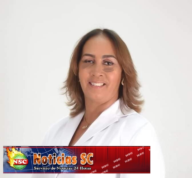 1NoticiasSC's tweet photo. Gobernadora @PRM_Oficial  de San Cristóbal @PuraCasilla  llega y sale borracha a sus labores a diarios.https://t.co/I4l4AZL7Ww https://t.co/THoh110d5y
