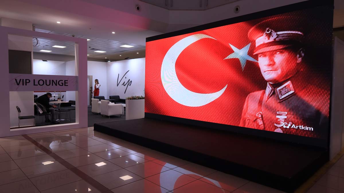 turkcoat's tweet photo. Fuarımız 2. Gününde de yoğun ilgi ile devam ediyor. https://t.co/V4RPG5OqTV