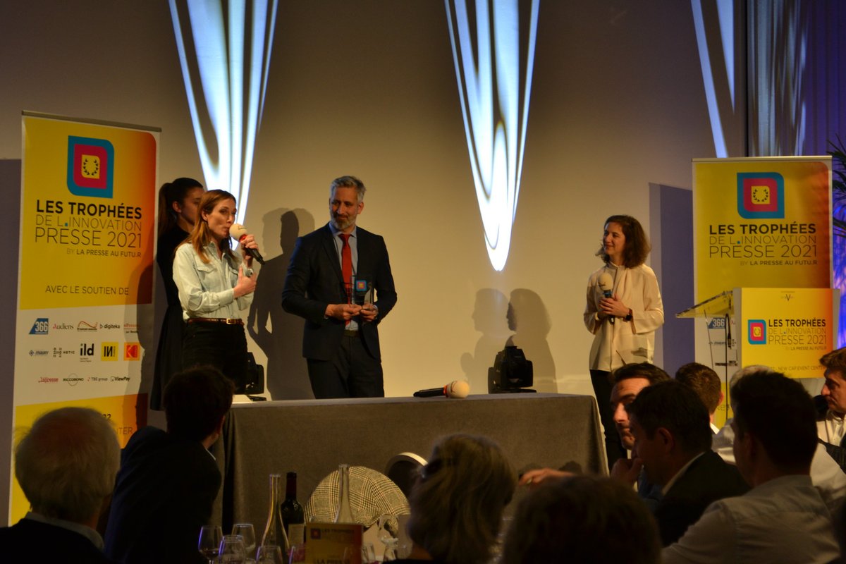 PrismaMedia's tweet photo. #Récompenses 🏆
Hier soir, Claire Léost, Présidente de @prismamedia s'est vue décerner le Trophée de l'#Editrice de l'année lors de la cérémonie de remise des #Trophées de l’Innovation Presse 2021 organisée par la @presseaufutur La Presse au Futur ! 👏 https://t.co/r8u8LmYg3Y