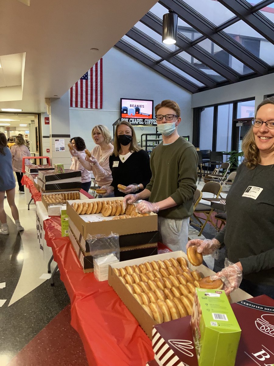 fca_online's tweet photo. Thank you PTO! Donuts for everyone to celebrate the end of Q3!! #fcproud https://t.co/7IEDew8IAD