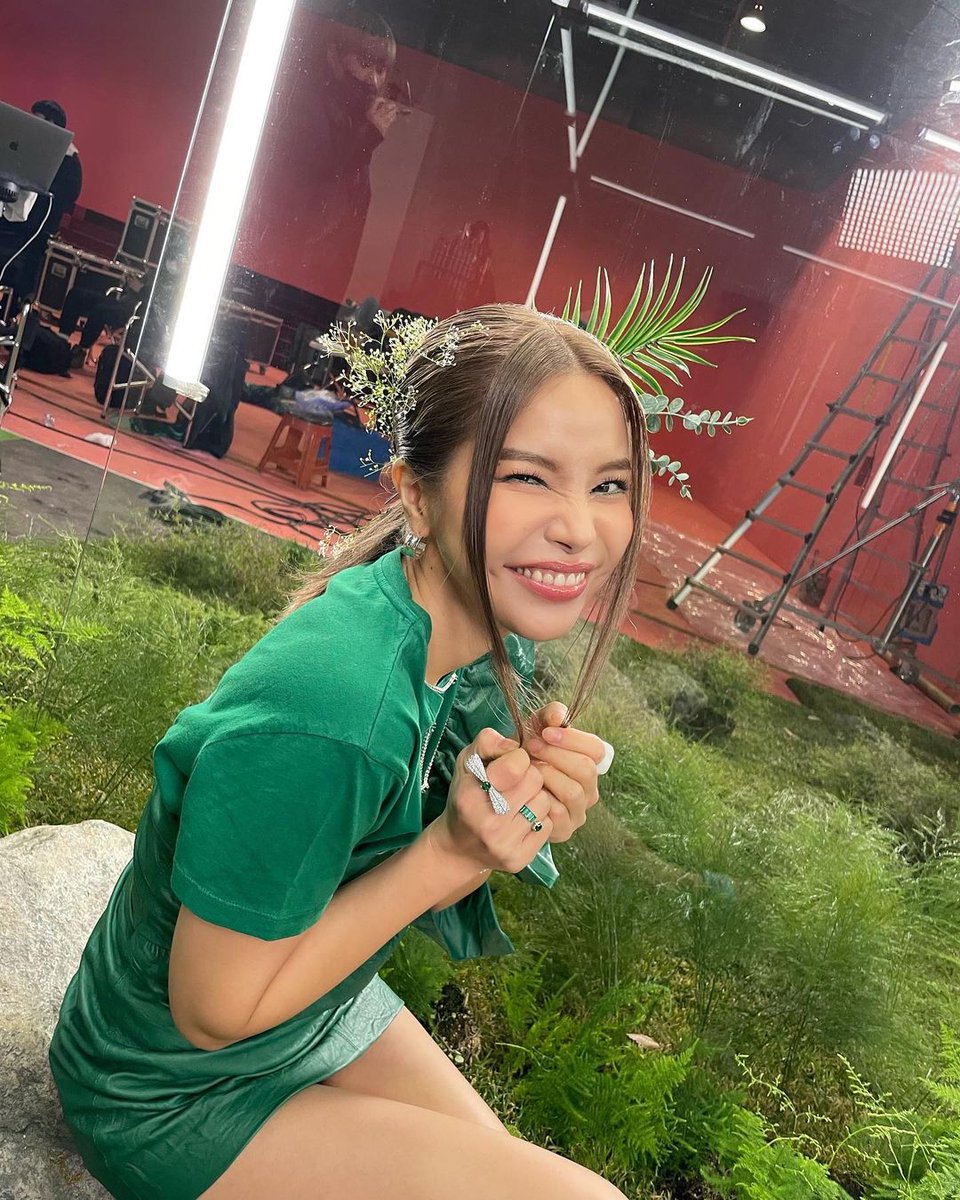 solarkeem_bot's tweet photo. [📸] 2022.03.18

Im safe from zzuzzugamushi 😝💚

🔗https://t.co/8J41lirTMc

#솔라 #SOLAR
@RBW_MAMAMOO https://t.co/U83xVcU01i