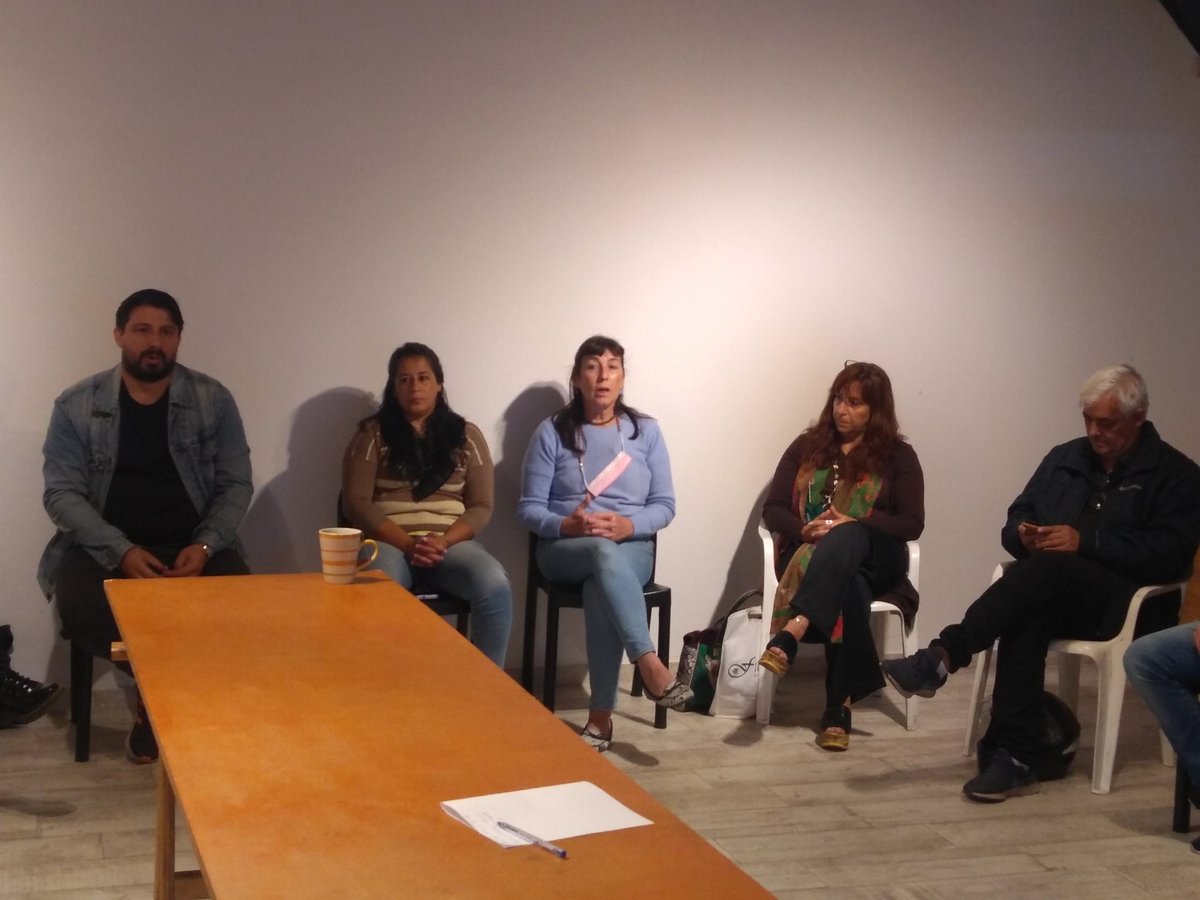 atemdp's tweet photo. #AHORA 📢Volvimos a la presencialidad ‼️PLENARIO DE DELEGADES 2022
Nos volvemos a encontrar para debatir y delinear el plan de trabajo para el 2022.
@claudirey1 @ezenavarroate @ATEBuenosAires https://t.co/EleTXuTftL