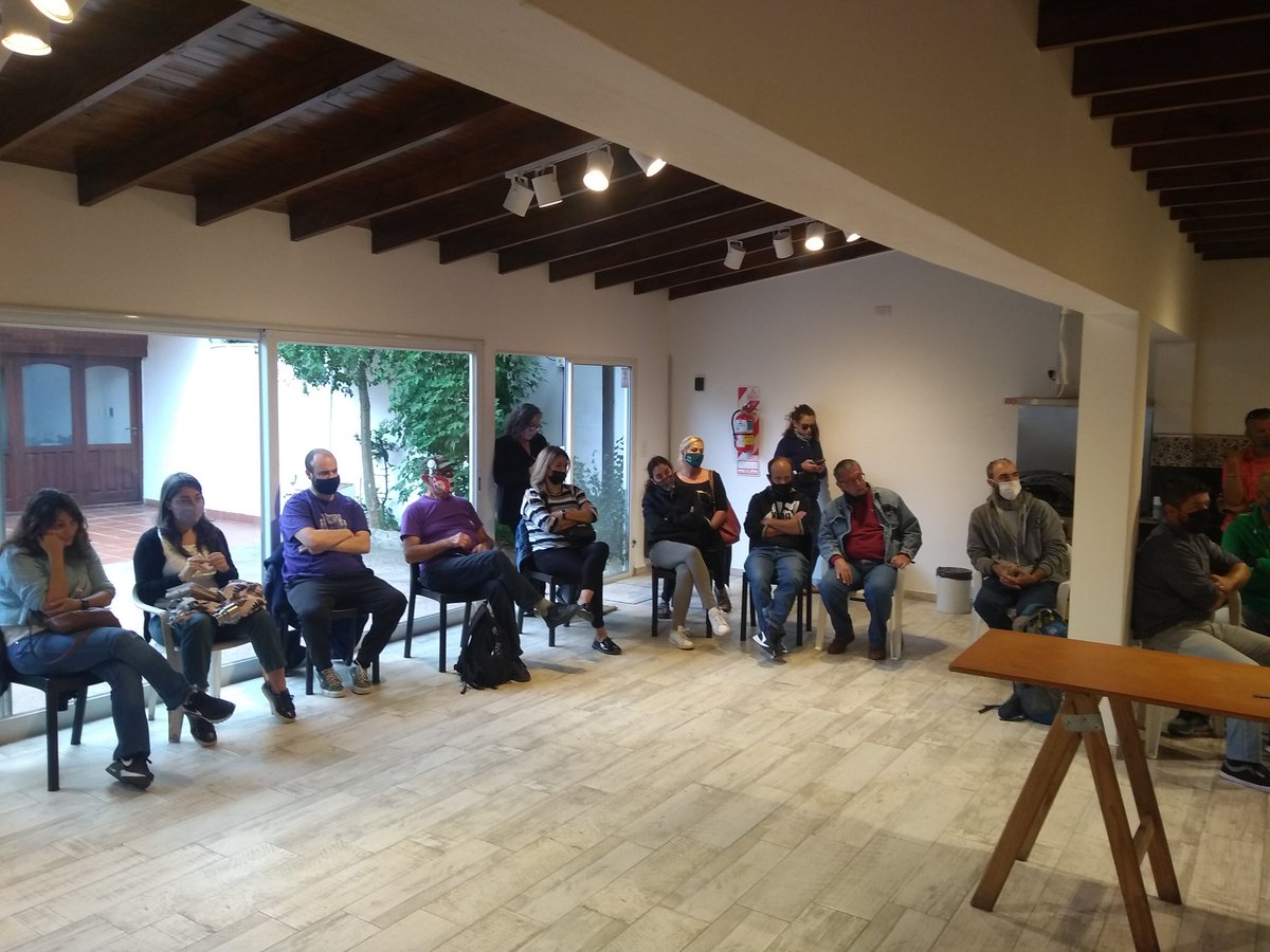 atemdp's tweet photo. #AHORA 📢Volvimos a la presencialidad ‼️PLENARIO DE DELEGADES 2022
Nos volvemos a encontrar para debatir y delinear el plan de trabajo para el 2022.
@claudirey1 @ezenavarroate @ATEBuenosAires https://t.co/EleTXuTftL
