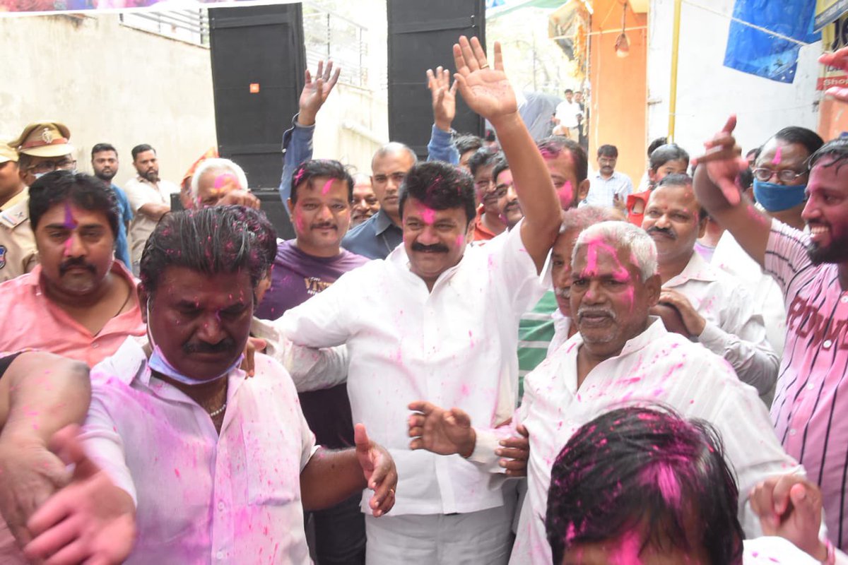 YadavTalasani's tweet photo. మొండా మార్కెట్ డివిజన్ లోని బండి మెట్ లో ఏర్పాటు చేసిన హొలీ వేడుకలలో పాల్గొనడం జరిగింది. https://t.co/yqQQdzP43J