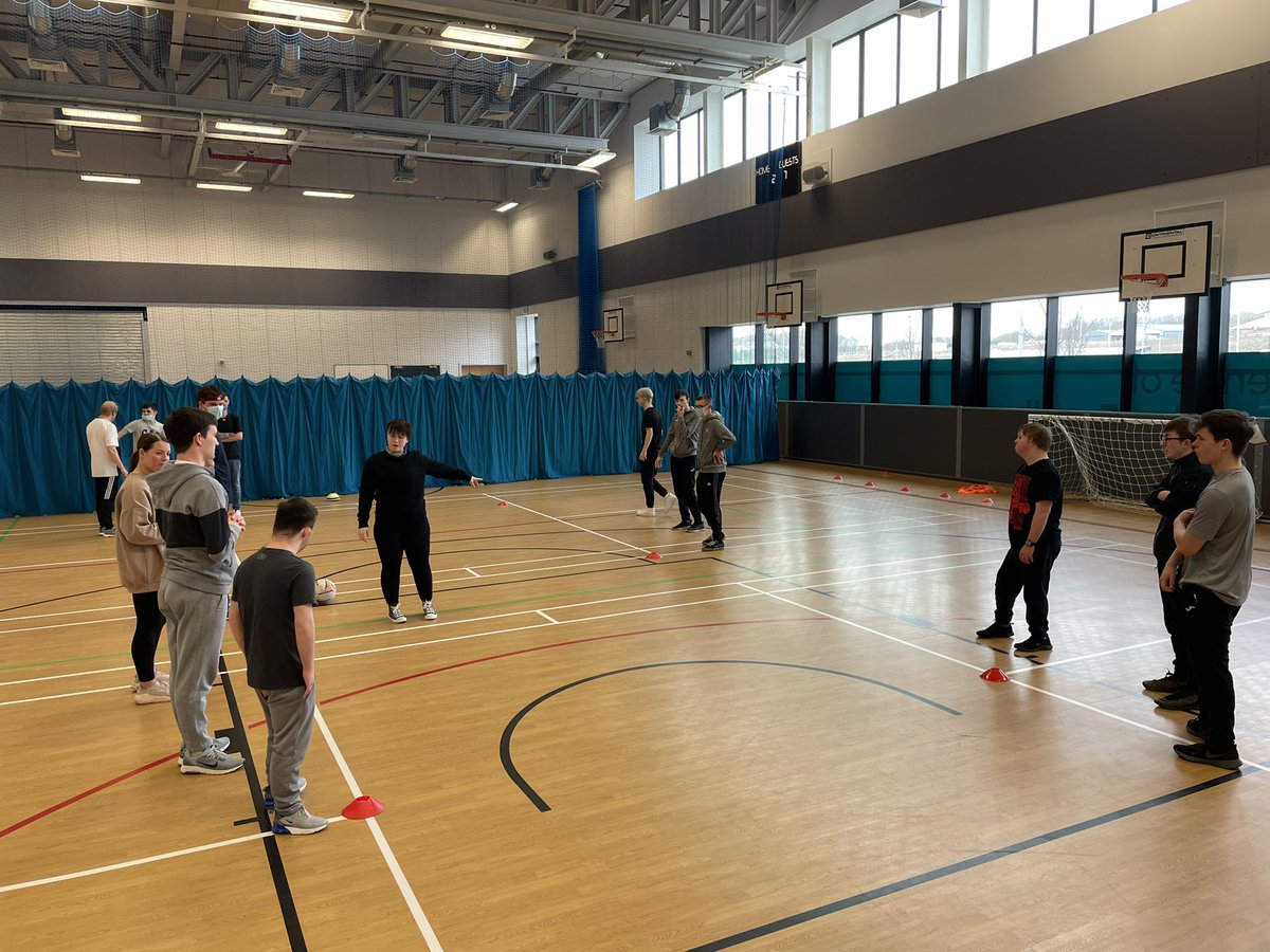 Our @AyrshireColl Advanced Sport & Fitness class leading coaching sessions for the Connecting to communities fit for life students this afternoon, as part of their inclusive sport unit. Great fun had by all ⚽️🏀🏓 

@johnnysinc_AC 
@AJKillie 
@MctJohn 
@Lecks_SPC