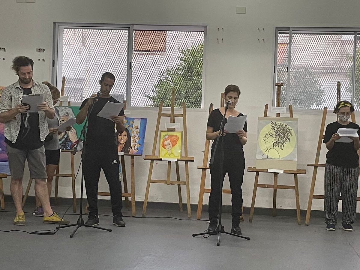 ayelen_berton's tweet photo. Seguimos compartiendo junto a vecinxs de Tres de Febrero espacios de reflexión en el marco del mes de las mujeres. 💜✊🏼
Ayer en #Ciudadela, en el #CEDEM4 junto a #Emac3F Dir. de Cultura y #coordinacioncultural_hcd3f seguimos con la itinerancia del programa Agenda Abierta. https://t.co/FURbsjFoAt