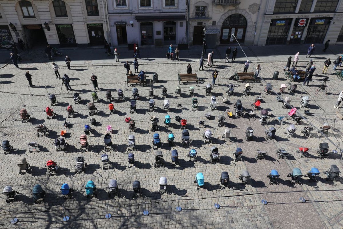 franakviacorka's tweet photo. 109 empty baby carriages were placed on Market Square in the center of Lviv. This is the number of children who died in Ukraine because of Russian aggression https://t.co/TaTtrRGuCf