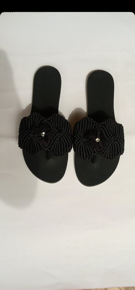 SignatureOge's tweet photo. A woman with a quality unique designed footwear is never ugly ✌. 
#trending #trendingnow #instatrending #instatrendingreels #trendingpost #trendingvideo #trendingtopic #madeinnigeria #trendingfashion #asabavendors #EarlyBiz #branding #bhfyp #craft #design #fashion #handmade https://t.co/duYjZVHnHi