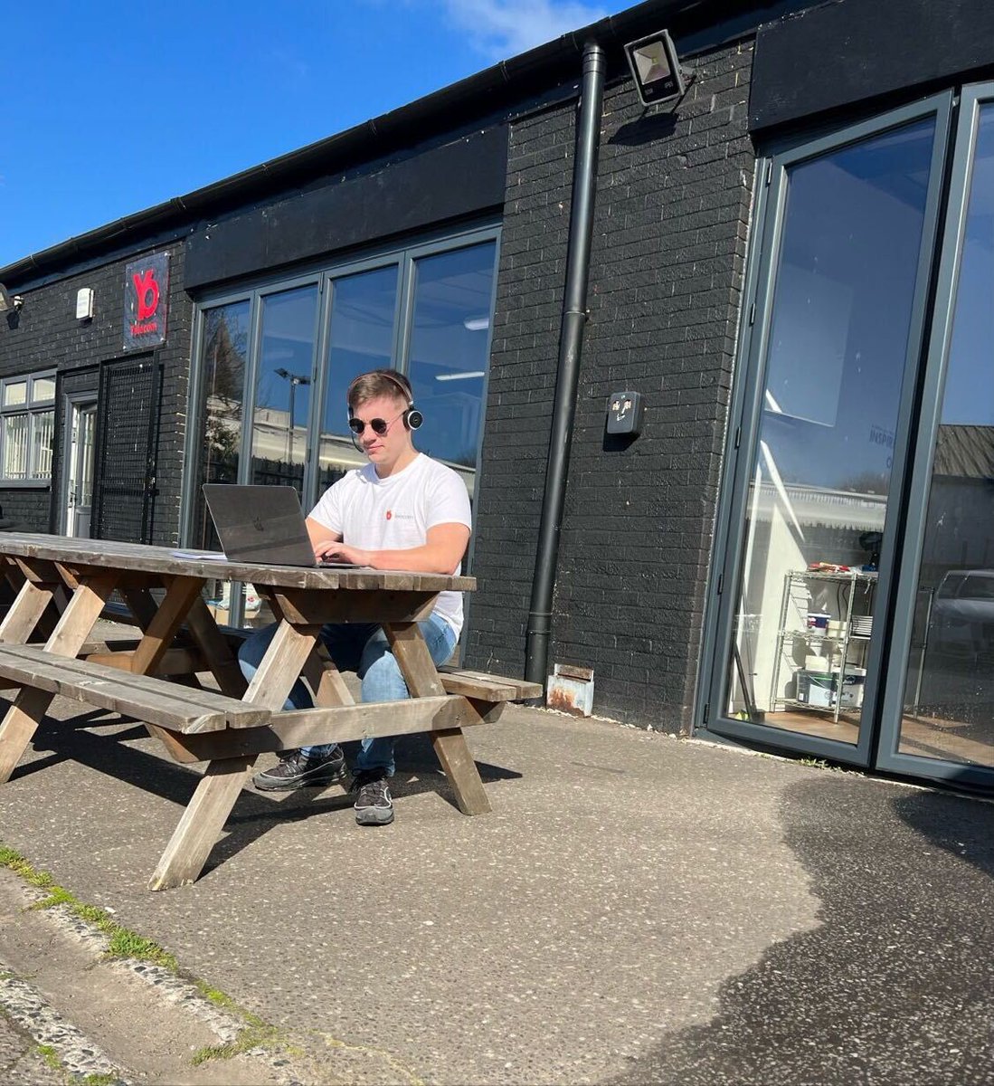 YoTelecomUk's tweet photo. What a great day to be working outside 🌞 https://t.co/bQ2KpMHjkh