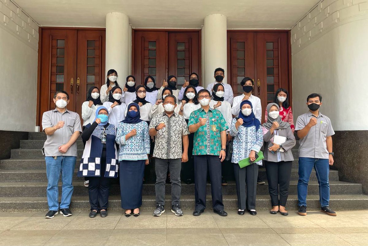 humasbandung_'s tweet photo. 13 warga Kota Bandung akan berangkat ke Jepang untuk bekerja sebagai 'care worker' atau perawat lansia yang ada di rumah sakit daerah di Kota Toyota.
#beritabandung
#humasbdg
https://t.co/k0dvqEzi5J https://t.co/TR9OD0VAOQ