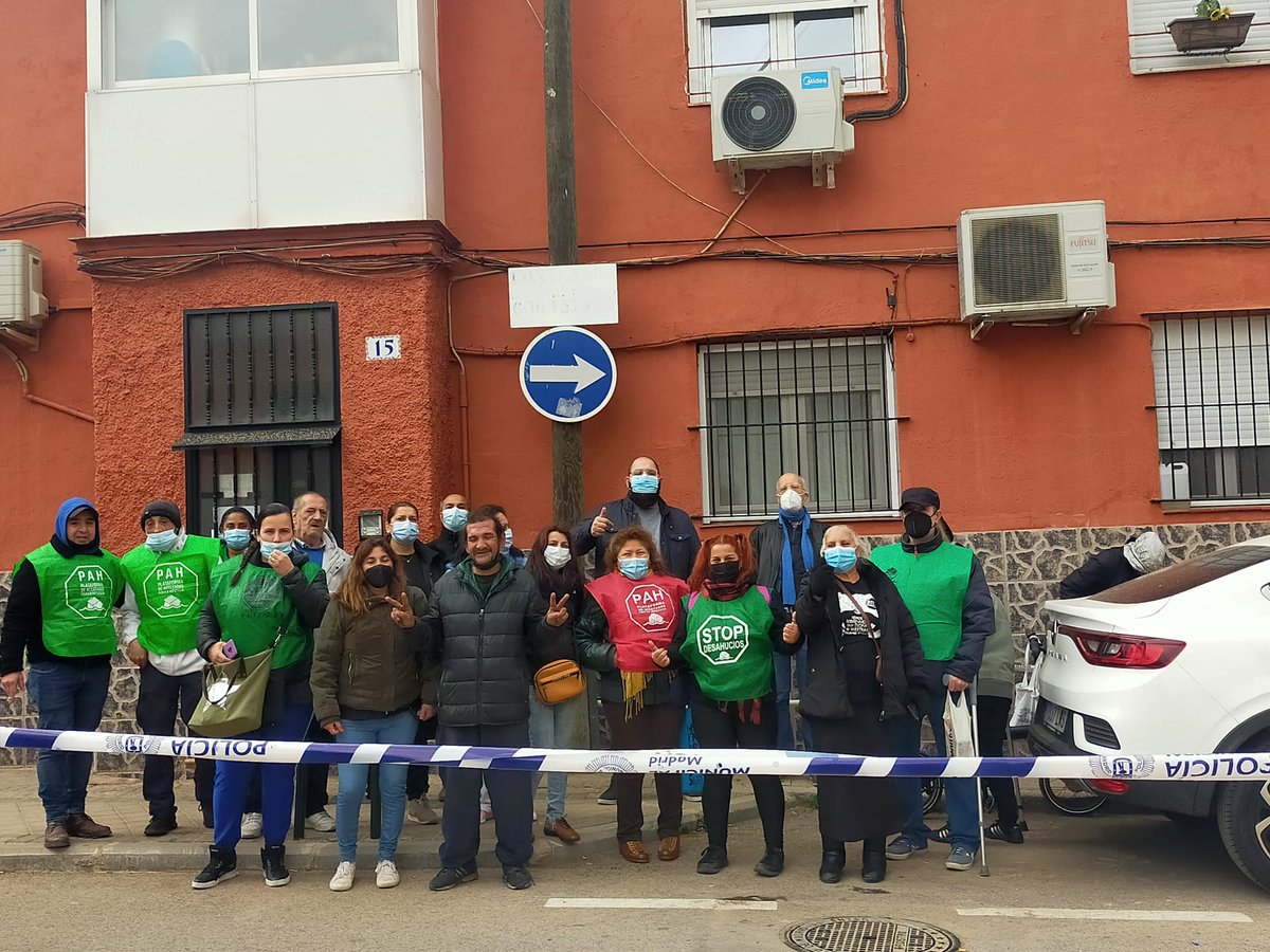 ViviendaUsera's tweet photo. "Verguenza" @sareb deja a familias en la calle como única alternativa un albergue #JoseSeQueda https://t.co/cHDH4Cfs9U