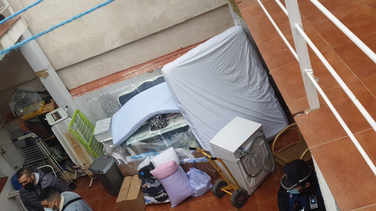 ViviendaUsera's tweet photo. "Verguenza" @sareb deja a familias en la calle como única alternativa un albergue #JoseSeQueda https://t.co/cHDH4Cfs9U