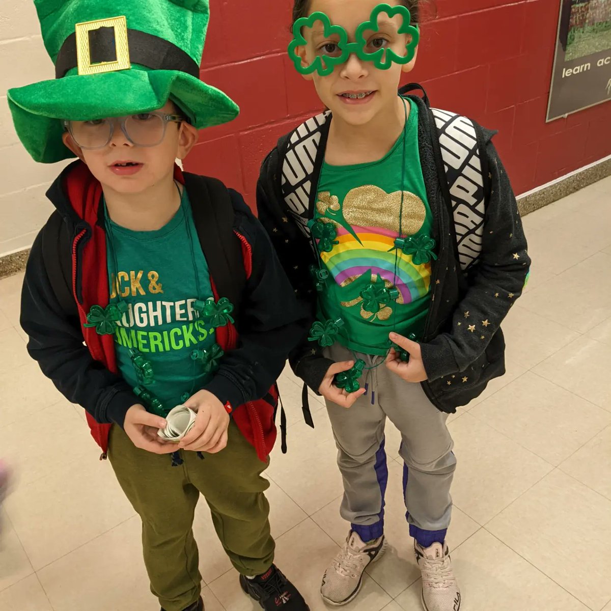 ChaddsFordUCFSD's tweet photo. Seeing green at Chadds Ford! We are lucky to have the best bunch of kids at our school! #cfeschargers #Chaddsforducfsd  #ucfproud https://t.co/yBQGTVSQ2f