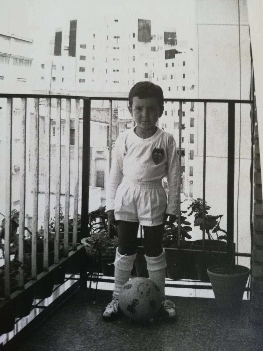 transfi66's tweet photo. 🎶 De pequeño yo te empezé a seguir... no me falles @valenciacf  yo nunca te he fallado🎶 Felicidades campeón @santytransfi @adrimart16 @ManoloMontalt @Generaldepie_ https://t.co/k7lX5eYOWZ