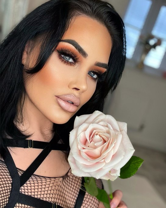 Why window shop when you own this ❤️ https://t.co/78WPxgUVnX<a href="/tag/assets"class="tags"><span>#assets</span></a><a href="/tag/humpdaytreat"class="tags"><span>#humpdaytreat</span></a><a href="/tag/assfat"class="tags"><span>#assfat</span></a><a href="/tag/findomm"class="tags"><span>#findomm</span></a>