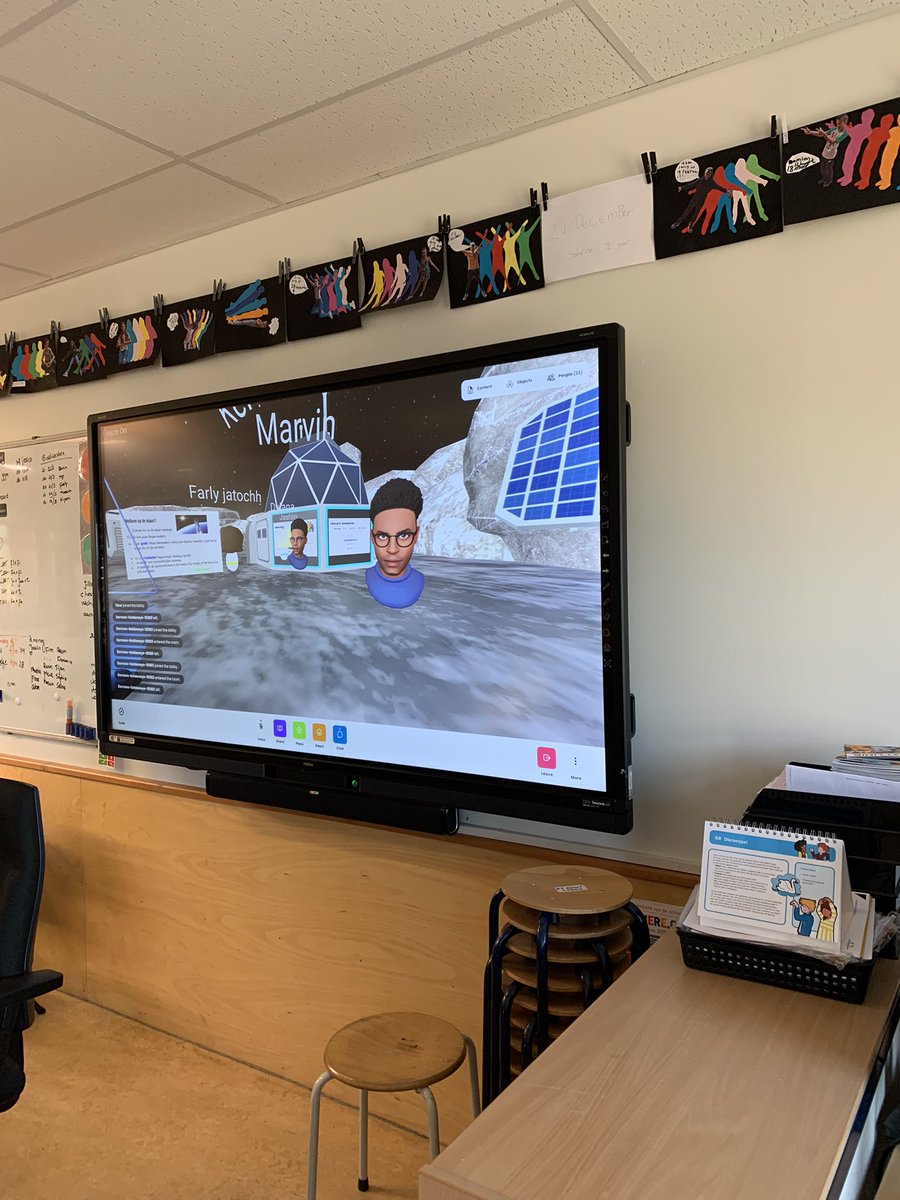 GriffioenH's tweet photo. Vanmorgen op bezoek geweest bij Danielle Brockhoff en groep 8 van obs de Archipel. Het hele lesprogramma kwam vandaag virtueel van de maan 🌝 Prachtige innovatief lesprogramma. Maatwerk voor de leerlingen. #asginnovatie #andersorganiseren #hybrideleren. @ASGalmere https://t.co/ya7xp4UpN0