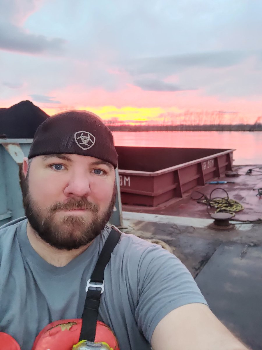 CplSeanHatfield's tweet photo. Good Mythical Morning From The River!!! @gmm12311 @MythicalDaily #Towboat https://t.co/wRjrD4pEAc