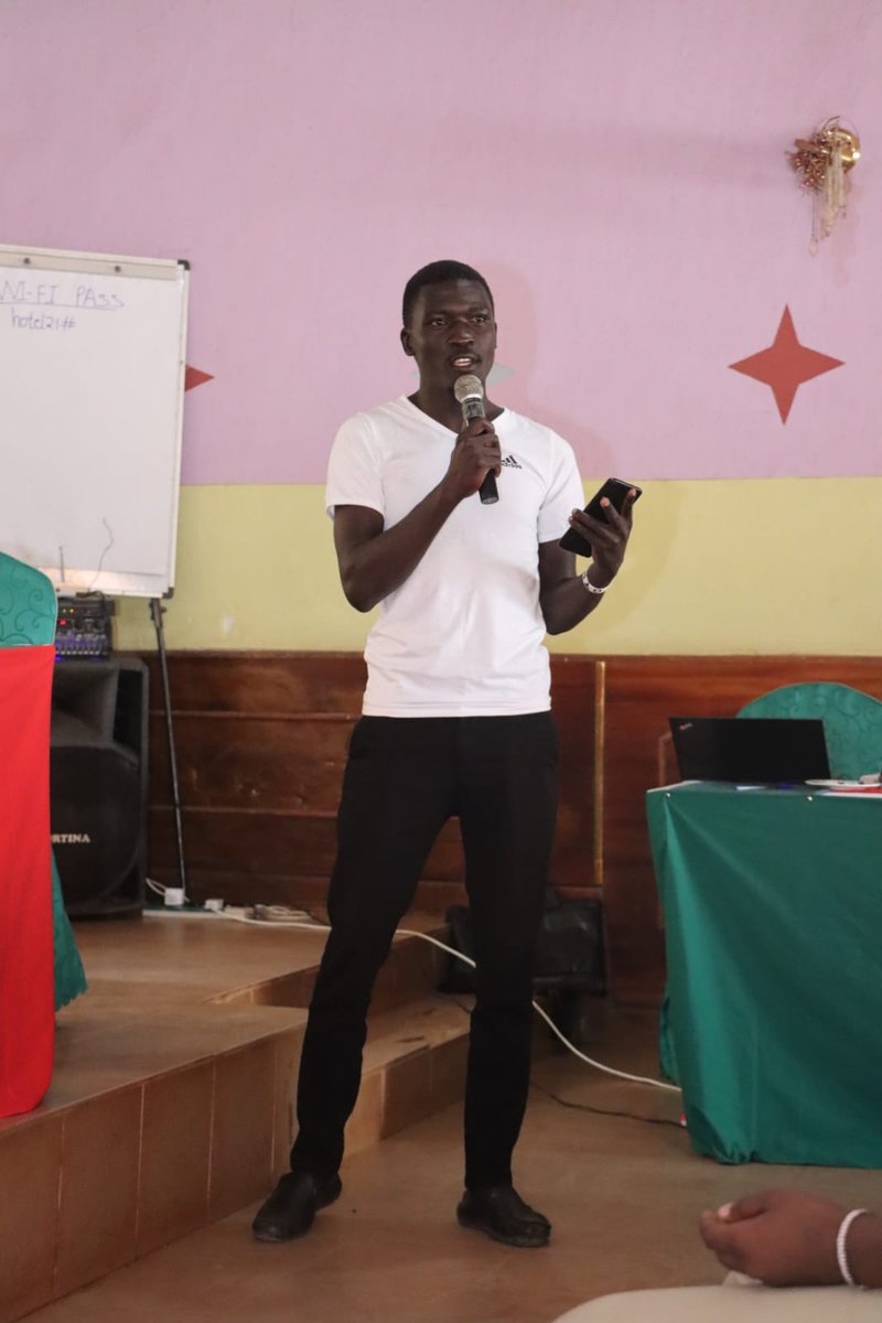 NYC_YouthVoice's tweet photo. @040County youth request a 10% representations in the county executive.Besides, creation of youth advisory committee is essential for advising governor on matters youth~Erick Otwane. 
@RoySasaka 
@UNDPKenya 
@ViridianaWasike 
#DeepeningDevolution
#NYCInBusia
#NYCFursaMashinani https://t.co/l0fCkYOBWj