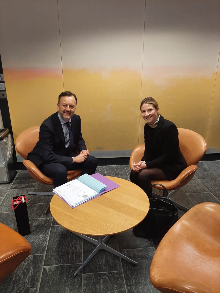 CelineSJones's tweet photo. When my home region ⁦⁦@fdecoster meets with ⁦@PrifWeinidog⁩ to discuss economic, cultural and educational collaboration! 🏴󠁧󠁢󠁷󠁬󠁳󠁿 🇫🇷  ⁦@AmbColonna⁩ @walesfrancebiz⁩ ⁦@capitallawltd⁩ ⁦@walesweekworld⁩ ⁦@visitwales⁩ ⁦@MennaRawlings⁩ https://t.co/bhk6NtF3KE