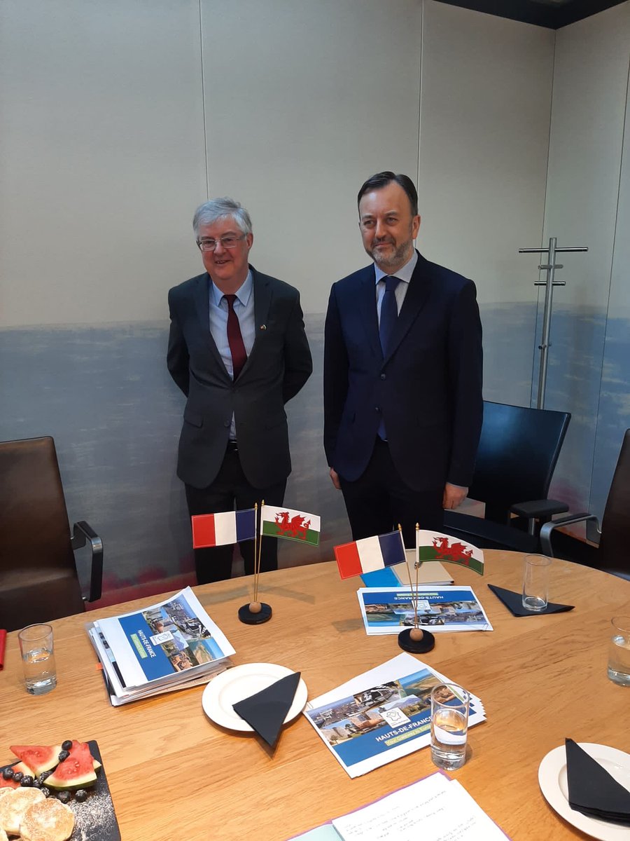 CelineSJones's tweet photo. When my home region ⁦⁦@fdecoster meets with ⁦@PrifWeinidog⁩ to discuss economic, cultural and educational collaboration! 🏴󠁧󠁢󠁷󠁬󠁳󠁿 🇫🇷  ⁦@AmbColonna⁩ @walesfrancebiz⁩ ⁦@capitallawltd⁩ ⁦@walesweekworld⁩ ⁦@visitwales⁩ ⁦@MennaRawlings⁩ https://t.co/bhk6NtF3KE