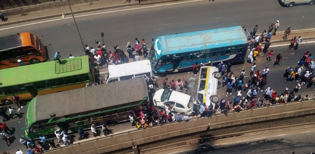 Accident pale Globe....car flew from the flyover to the underpass...😳😳😳