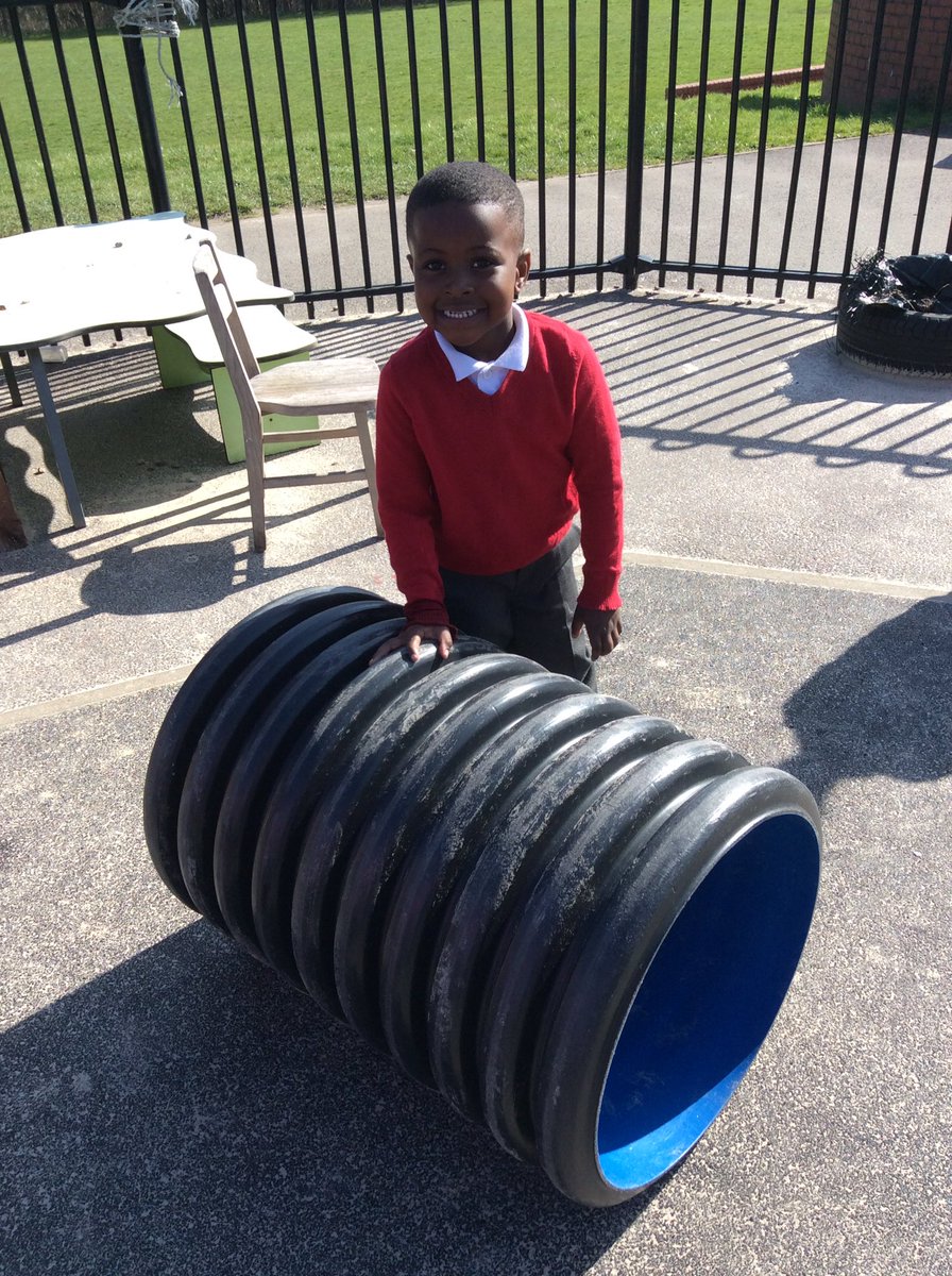 gillmarsh11's tweet photo. We looked for 3D shapes in our outdoor area
#joeysmaths #EYFS
@stjs_staveley  @_MrsBG https://t.co/3QFC4eeHj9