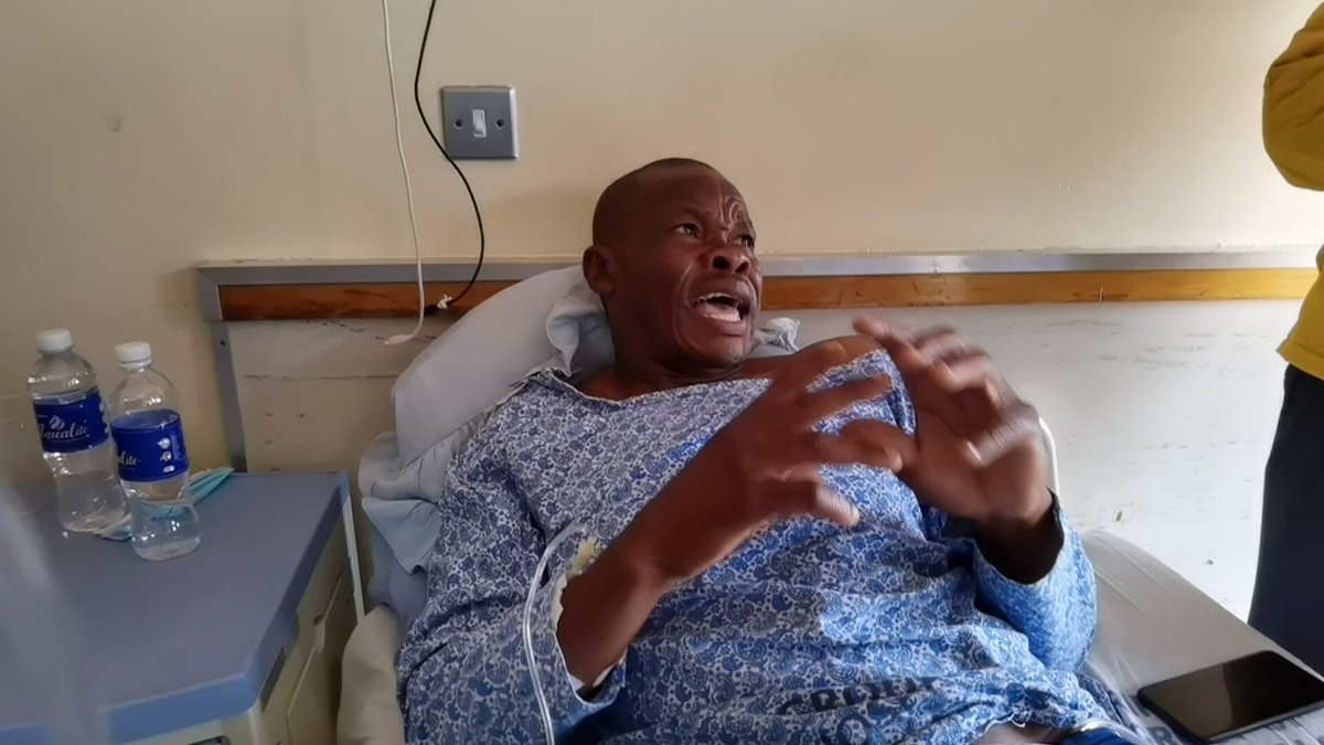 HStvNews's tweet photo. The @CCCZimbabwe leader @nelsonchamisa paid a visit to @MadzibabaV at Parirenyatwa hospital. He is feeding through a drip and passing urine through a cathade. He is under police guard as an accused person. He told us his story. https://t.co/h1QOg0Okto