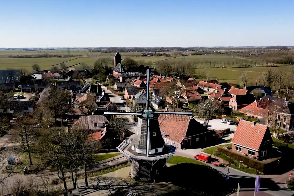 🎙️ Vandaag de laatste podcast in onze serie over #leefbaarheid. Brede welvaart: wat is het precies en wat kun je als bestuurder betekenen t.a.v. dit thema? Een gesprek met @JoksJanssen, praktijkhoogleraar <a href="/TilburgU/">Tilburg University</a> 🏡🌼#bredewelvaart ➡️app.springcast.fm/player/e/28938…