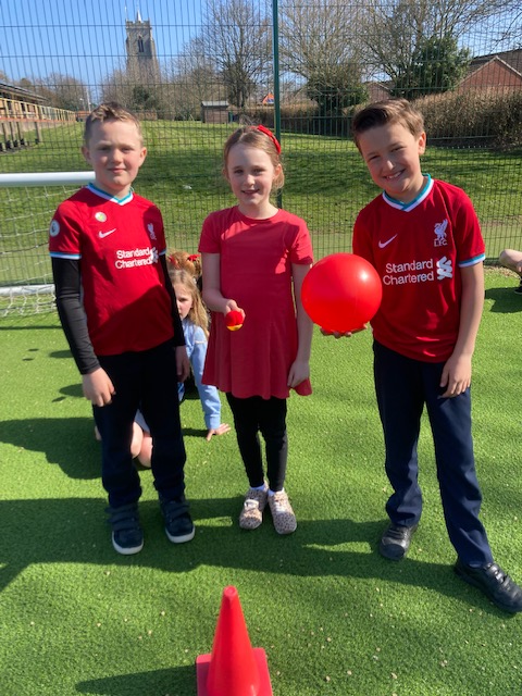 MarthamAcademy's tweet photo. All enjoying @sportrelief #RedNoseDay with some very competitive 'Nose and Spoon' races in KS2 this morning @TheOneShowShow #teamwork #collaboration #powertochangelives https://t.co/n0CK6f7ccF