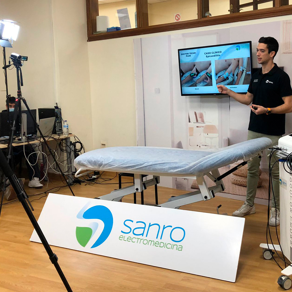 Estamos en el curso de #Diatermia deportiva de Sanro Electromedicina, disfrutando en directo de la experiencia y capacidad de Alejandro Conde. 

Aunque también estamos de forma presencial, más de 100 inscritos siguen la formación conectados online ¡Un gran éxito! 

#fisioterapia