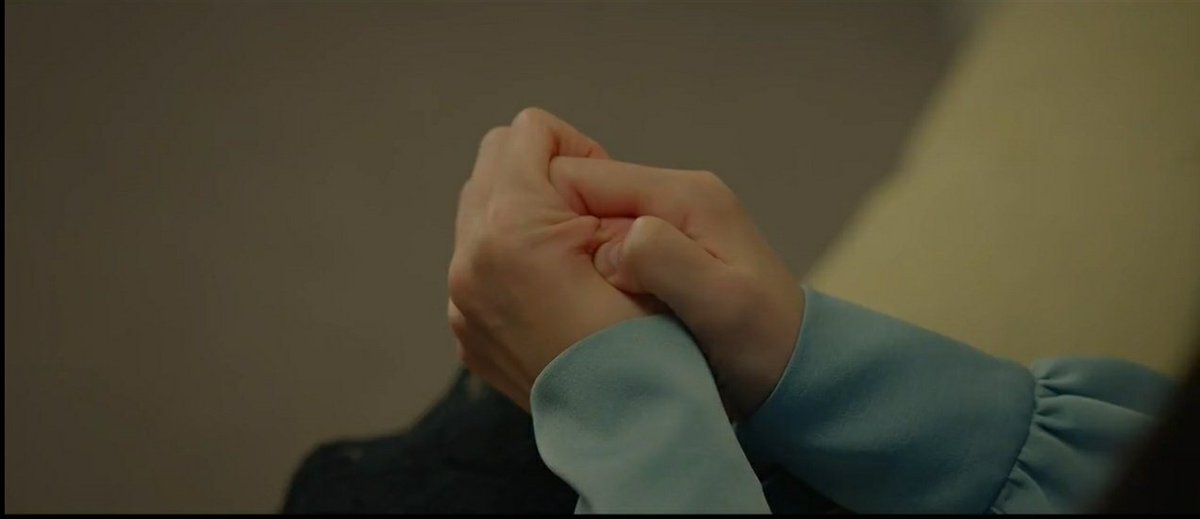 peachmido's tweet photo. There are two ways how people hold back their tears. you really hold it in front of them or you hide and cry 😥
#ThirtyNineEp8 #ThirtyNine https://t.co/Dimwq7geJw