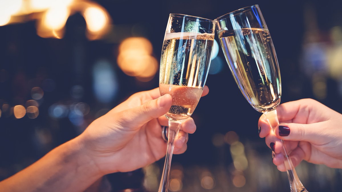 We are hosting our long-awaited 80's night tonight! 🕺 
Enjoy live entertainment from Cinnamon Street, prosecco on arrival and dance until the early hours, all for just £25 per person! 🥂🎶
Book your last minute slot 📞01342 337700 or 📧 events@cpfelbridge.com

#80sNight #Event