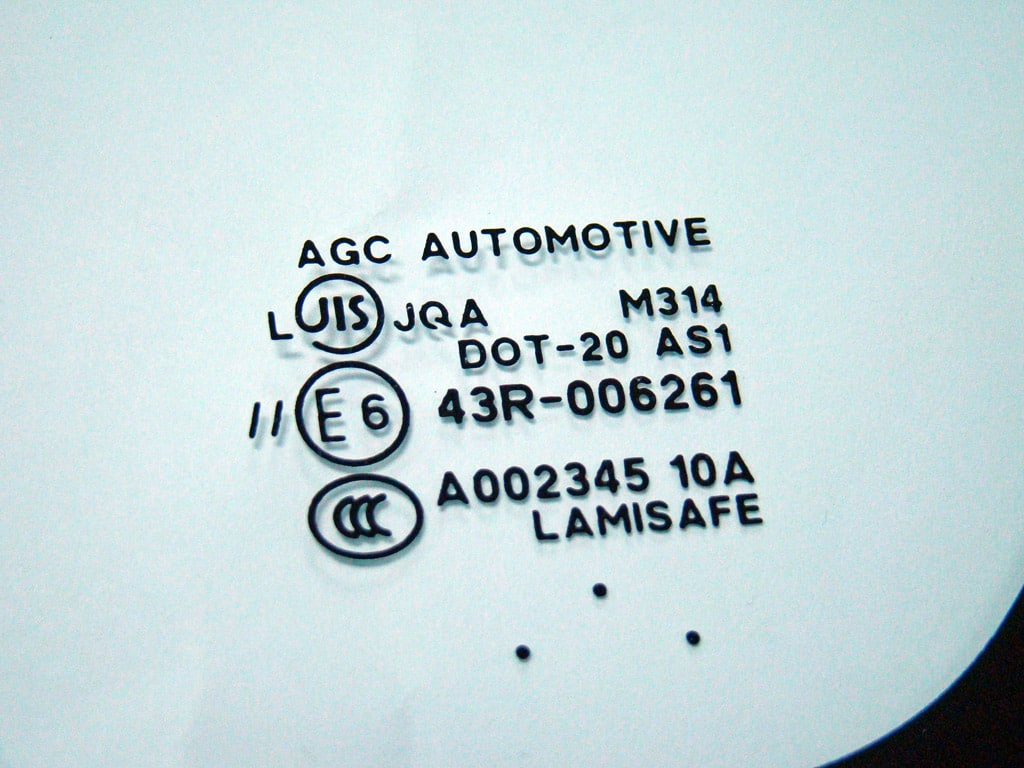 Расшифровка лобового стекла. 43r-006261 стекло лобовое AGC. Маркировка лобового стекла AGC Automotive. Маркировка стекла AGC Automotive. Стекло AGC лобовое маркировка.