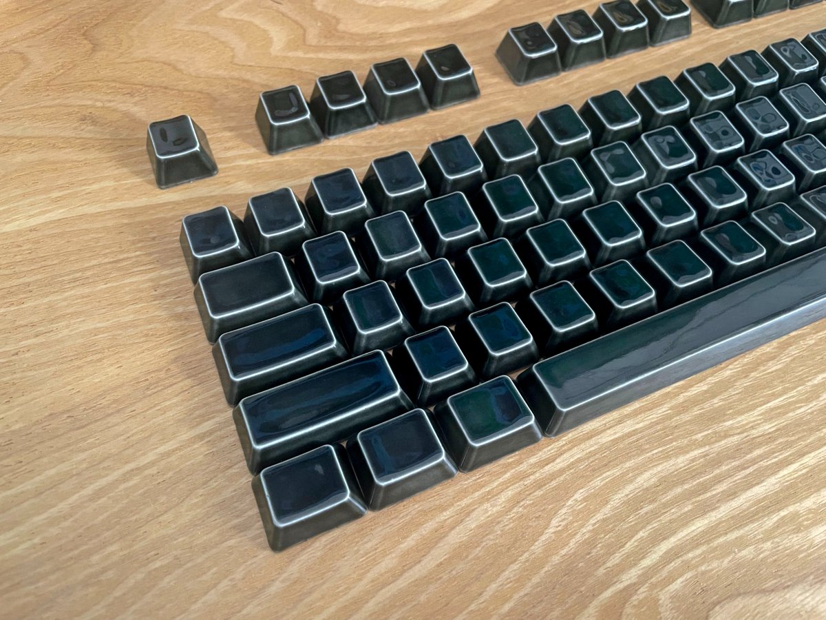 cerakey_com's tweet photo. 黒い陶器のキーキャップセットを作ることを考えていますがいかがでしょうか？

https://t.co/K8IAs2K9QF https://t.co/a2lLscngvJ