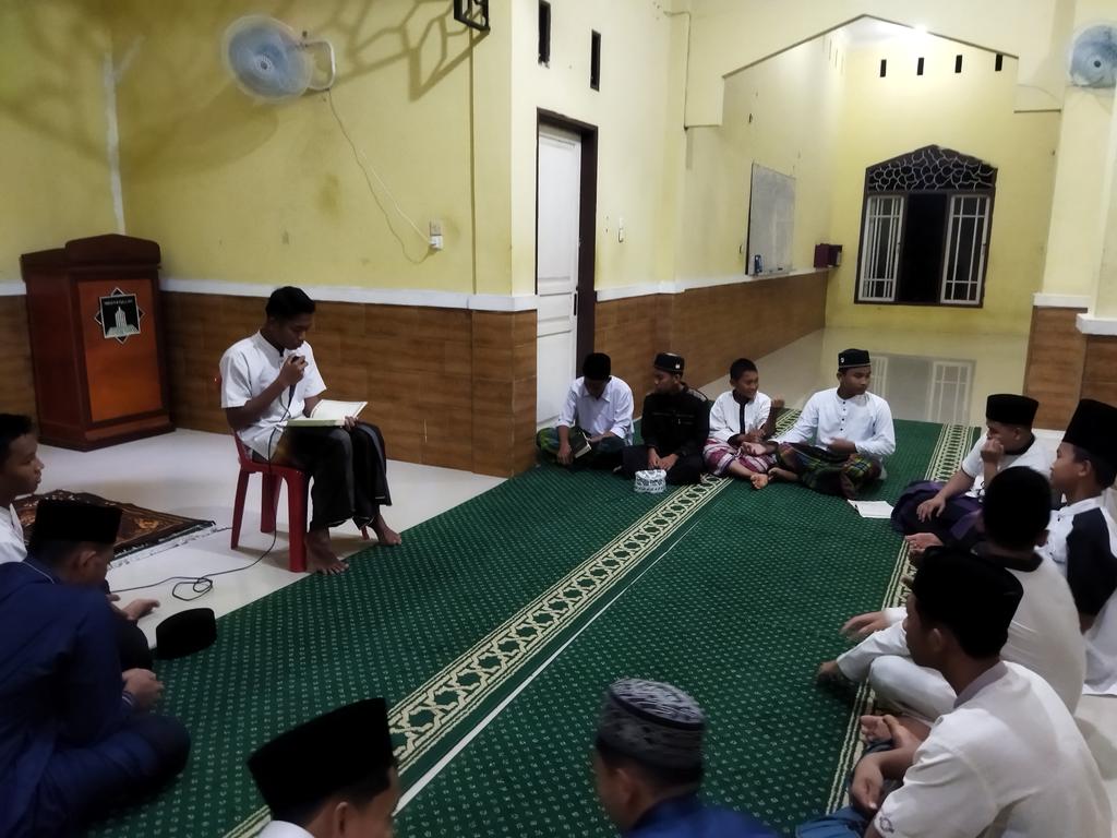 FauzanAlwan5's tweet photo. Muhadoroh kegiatan setiap malam sabtu👍👍 https://t.co/L7rK98UvtJ