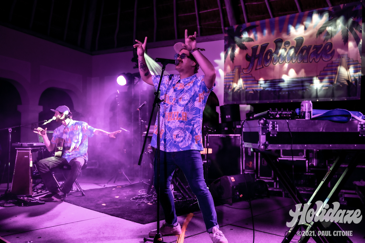 Holidaze tweet media